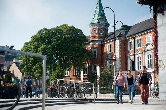 2-Day Cork and Blarney Castle Rail Tour from Dublin - Blarney Castle and Gardens: making your Blarney Stone moment count
