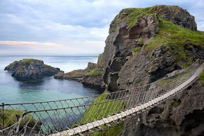 2-Day Northern Ireland Rail Tour: Belfast, Antrim Coast, and Giant's Causeway - Day 1: Rail into Belfast, then a free evening with a plan
