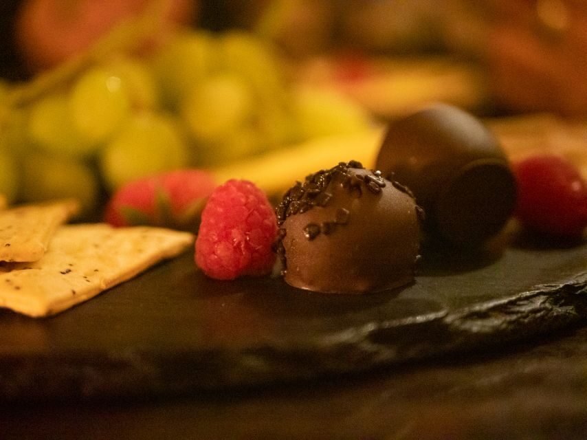 2-Hour Deluxe Whiskey & Food Tasting - Five deluxe age-statement whiskies: how the guide helps you compare
