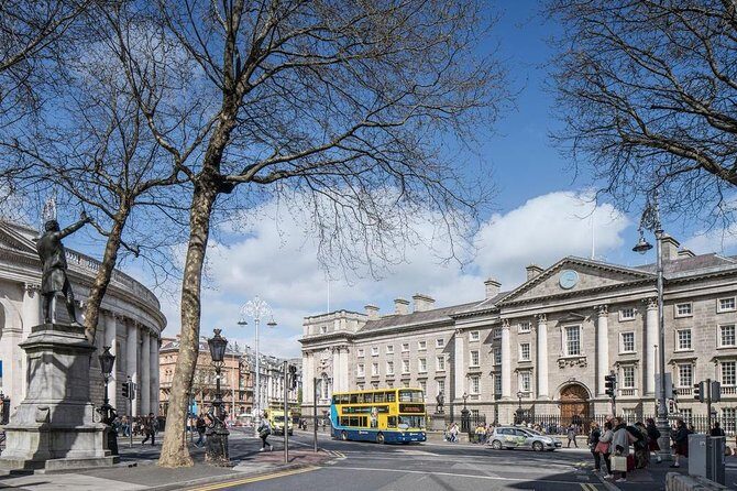 90 Minute Dublin Walking tour and Sightseeing tips - Dublin Castle: From King John to Dubh Linn Gardens