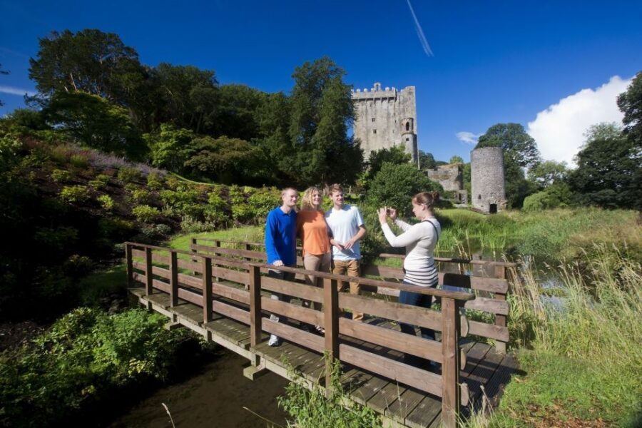 Blarney Castle Full-Day Tour from Dublin - Kissing the Blarney Stone: How to Time It for Less Rushing