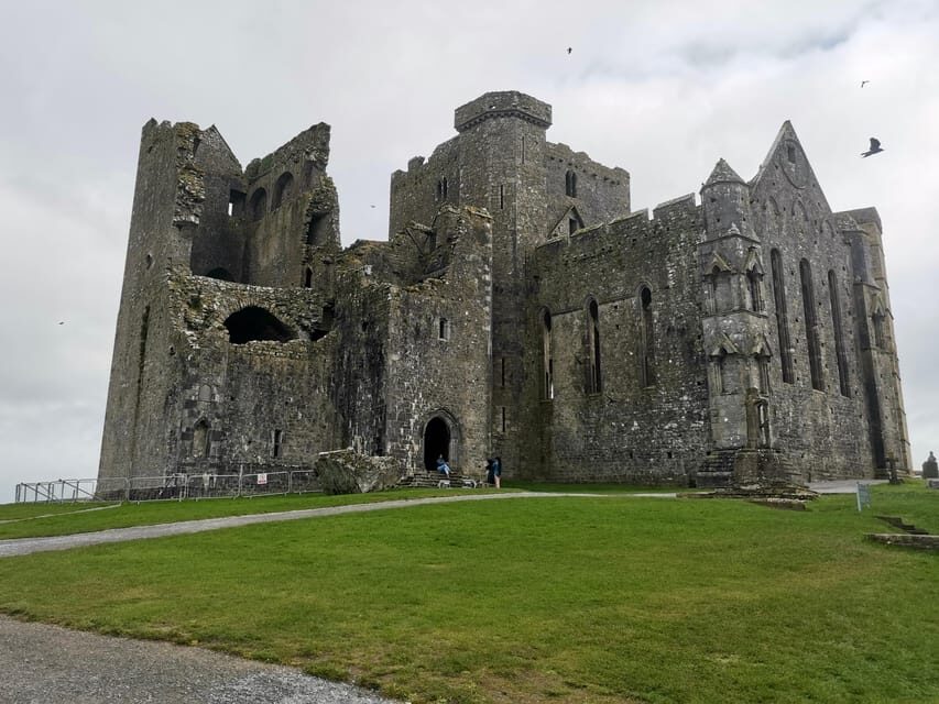 Blarney Castle: Private Guided Day Tour from Dublin - Rock of Cashel: 5th-century views and big-sky history in Tipperary