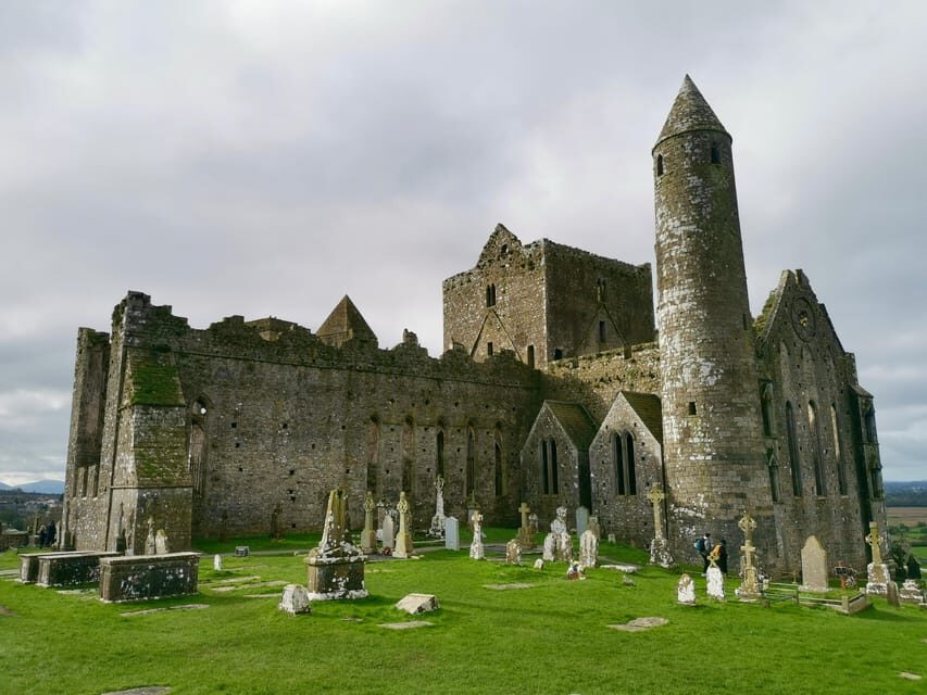 Blarney Castle: Private Guided Day Tour from Dublin - The drive in a Mercedes V: long hours, low hassle