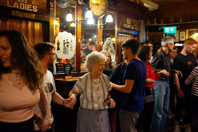Classic Irish Pubs Private Tour of Dublin: Live Music, Beer and Nightlife - Wood Quay Amphitheatre: Viking layers under the music scene