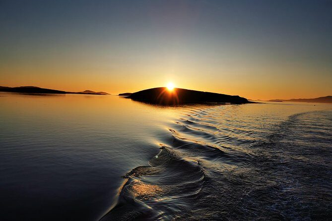 Clew Bay Cruise, Westport ( 90 minutes ) - Croagh Patrick and the World Peace Island story from the water