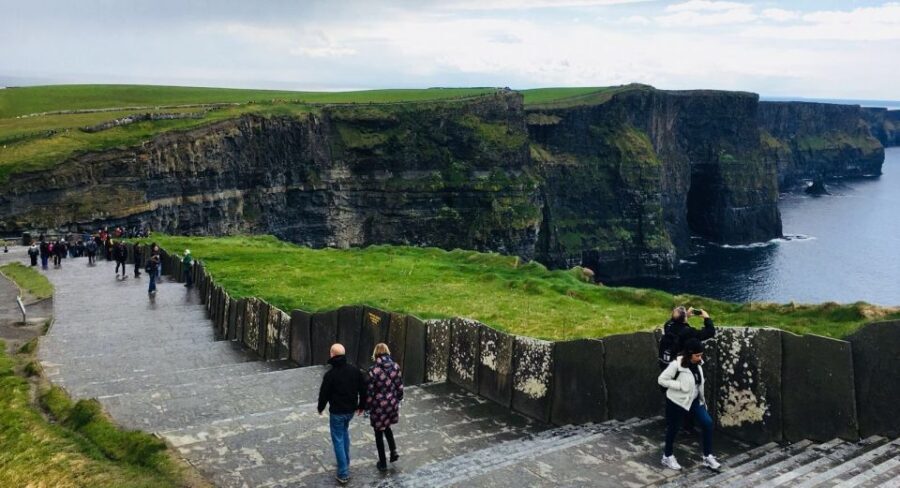 Cliffs of Moher and Galway Tour in Italian or Spanish - Galway Bay villages and castles: scenic cruising with a purpose