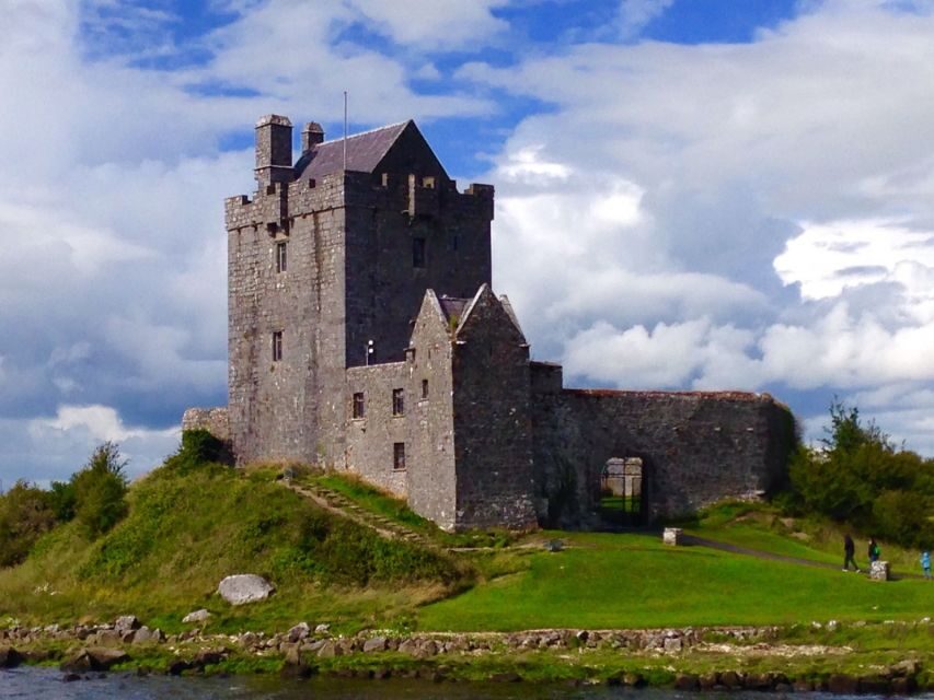 Cliffs of Moher and Galway Tour in Italian or Spanish - Departing Dublin: how the ride sets up your day