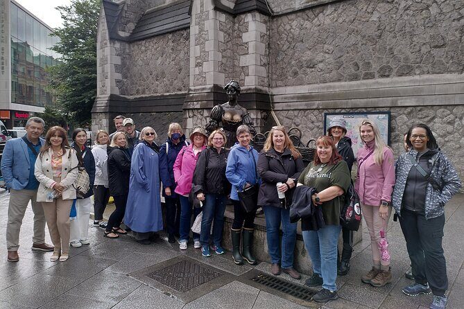 Complete tour of Dublin in Italian - Starting at the Molly Malone Statue and ending at Temple Bar