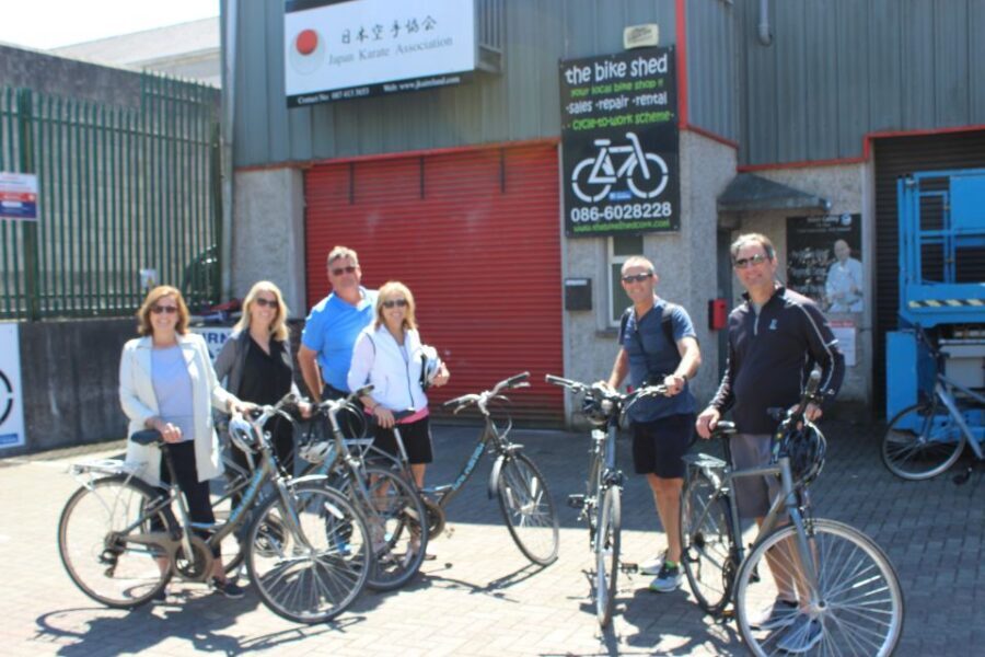 Cork: Cork City Cycle Tour - Regular Bike - Meeting by the river at Saint Patricks Quay