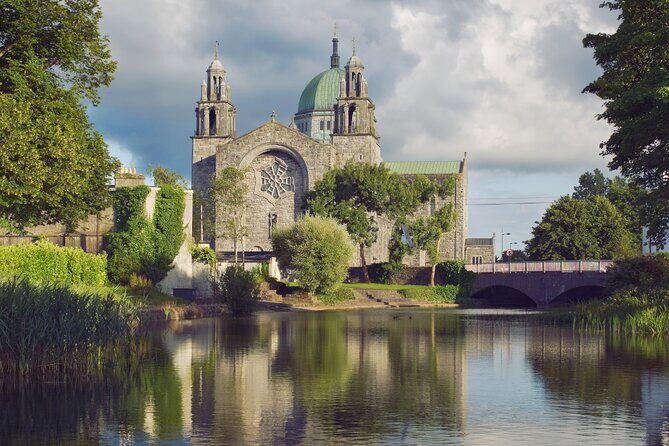 Day trip to Cliffs of Moher & Bunratty Castle and Ennis - 7:00 am departure and the Barack Obama Plaza stretch stop