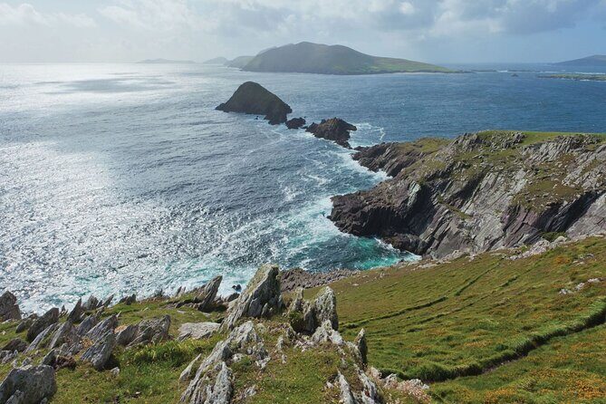Dingle Peninsula and Slea Head Day Tour - Folklore, sandstone geology, and early medieval stories