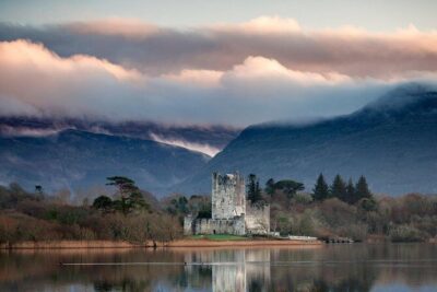 Dingle Peninsula & Slea Head Private Day Tour - Fahan BeeHive Huts and Cashel Murphy: clochán shelters with serious mystery