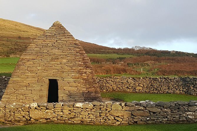 Dingle: Slea Head Drive Tour Full Day - Personal Chauffeur Guide - Dun Chaoin Pier and Clogher Strand: Two Ways to Feel the Coast