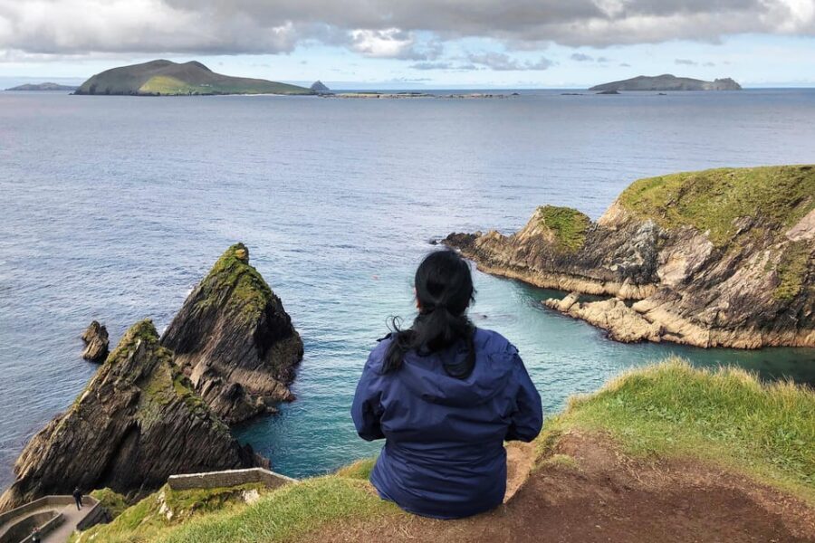 Dingle: Slea Head Photo And Sightseeing Tour - Coumeenoole Strand: Golden Sand, Water-Edge Photos, and Easy Foot Steps