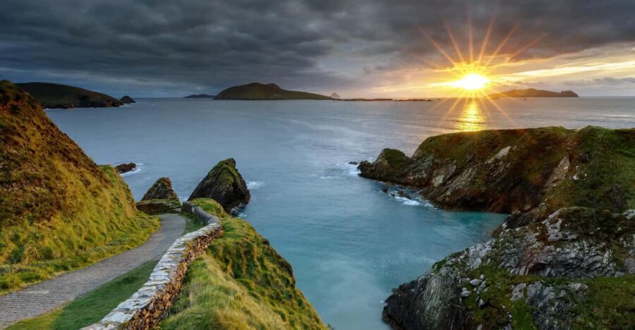 Dingle: Slea Head Sunset & Magic Hours Photo Tour - What the minibus and small group really change
