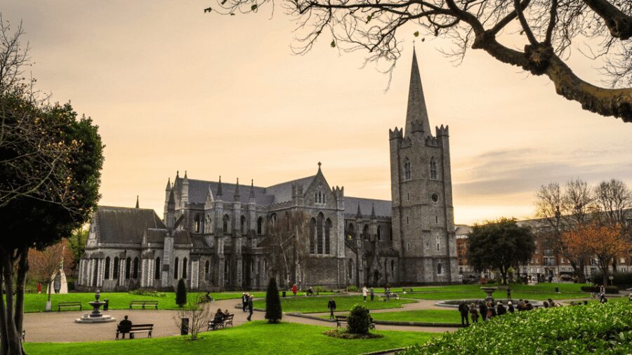 Dublin: 2 Hour City Center Guided Walking Tour - Dublin Castle: power, Vikings, and the legend of the Crown Jewels