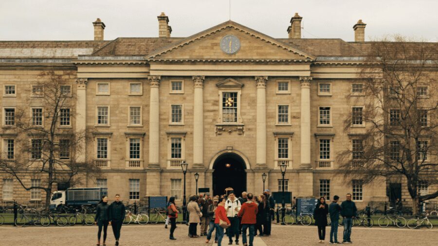 Dublin: 2 Hour City Center Guided Walking Tour - Trinity College Dublin: old university power and the library’s scale
