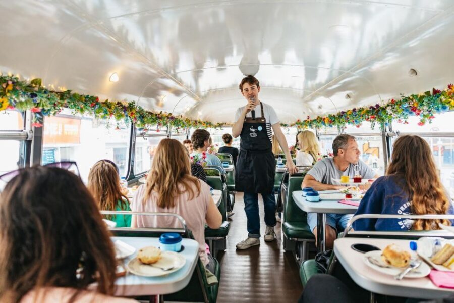Dublin: Afternoon Tea Vintage Bus Tour - The 75-Minute Route: Trinity College to Phoenix Park by Vintage Double-Decker