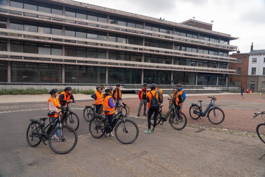 Dublin: Bike & E-Bike Tour with a Local Guide - Two wheels for your first day in Dublin