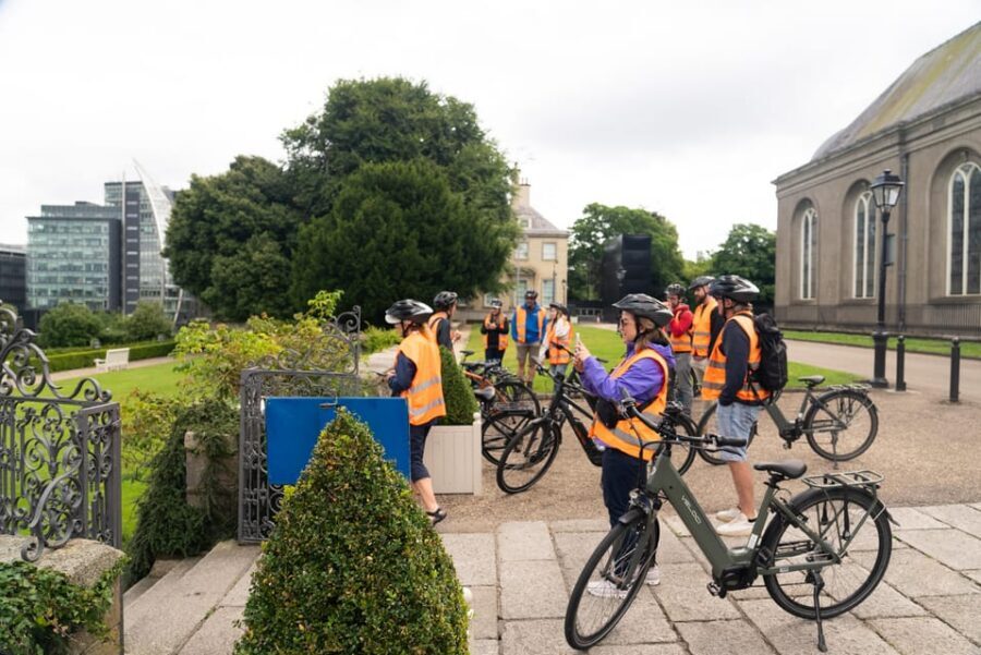 Dublin: Bike & E-Bike Tour with a Local Guide - Dublin Castle: where your route finds its center