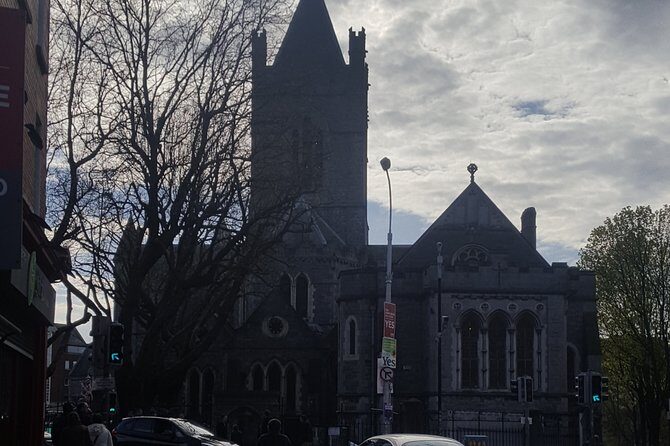 Dublin City Center Walking Tour - Dublin Castle: Prisoner Escape, Ireland-Spain Links, and Irish Language Seeds