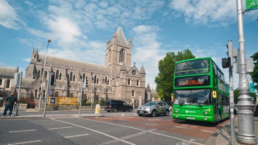 Dublin: Cruise Excursion Hop-On Hop-Off Tour & Rail Ticket - Parks, bars, and walking breaks in between stops