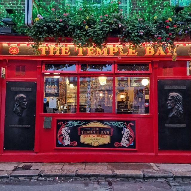 Dublin: Dublin City Highlights Private Guided Walking Tour - Claddagh Records and the Wall of Fame: music history on Dublin sidewalks