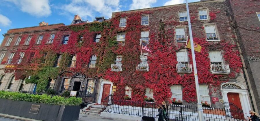 Dublin: Dublin City Highlights Private Guided Walking Tour - Molly Malone and Grafton Street: folklore, shopping streets, and people-watching