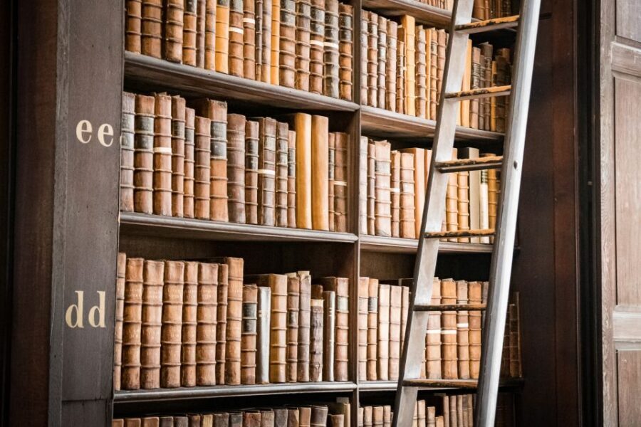 Dublin: Fast-Track Book of Kells Ticket & Dublin Castle Tour - Fast-Track Value: Two Icons for One Guided Walk