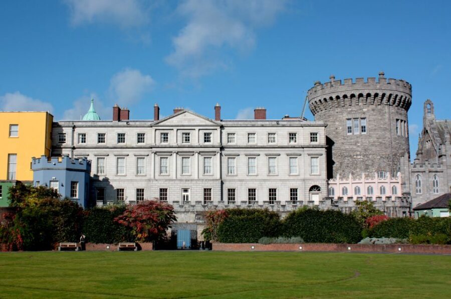 Dublin: Fast-Track Book of Kells Ticket & Dublin Castle Tour - Timing and Walking Reality: Wear Shoes You Trust