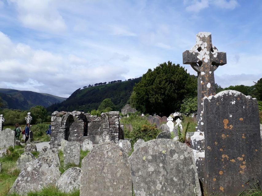 Dublin: Full-Day Wicklow Mountains Tour w/ Glendalough Visit - Food at Johnnie Fox’s Pub: A Practical End to an Active Day
