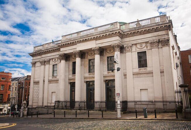 Dublin Ghost Hunt Exploration Game and Tour - Starting at the National Museum of Ireland (Archaeology): your Bog Men mission