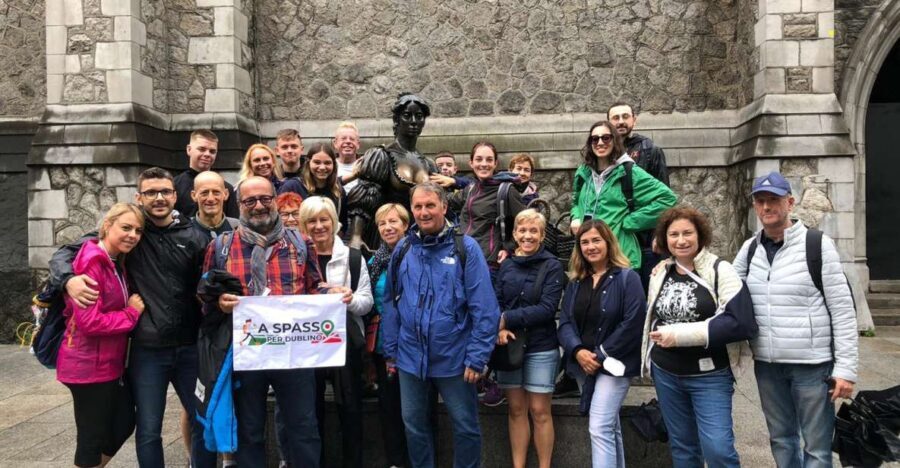 Dublin Highlights: 2.45-Hour Walking Tour in Italian - Starting at Henry Grattan Monument: Why College Green Is the Right Place to Begin