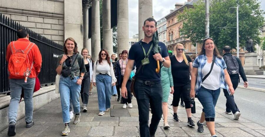 Dublin: Highlights and Hidden Gems Walking Tour - Dublin Castle and Christchurch Cathedral: Power and Faith in the Same Walk