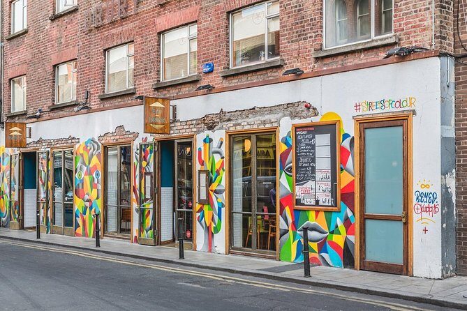 Dublin Historical Centre Food Tour with 8 Food Tastings & Drinks - Essex Street bakery stop: warm sausage rolls and the secret dish factor