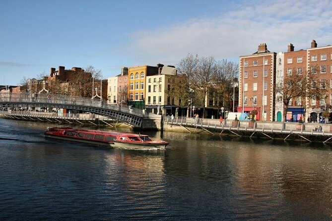 Dublin Hop-on Hop-off Bus Tour - Live Tour auf Deutsch - The live guides: why humor is part of the value