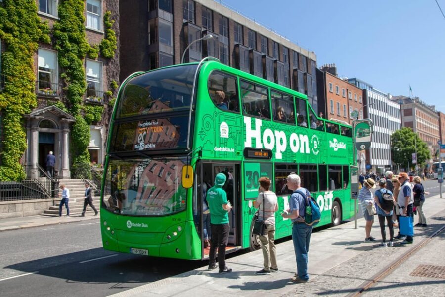 Dublin: Hop-on Hop-off Tour with Live German Commentary - Bonus value: Little Museum of Dublin and food and drink deals