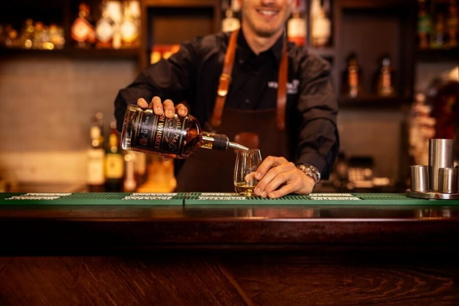 Dublin: Irish Whiskey Museum Tour and Whiskey Tasting - Where It Meets You: 119 Grafton Street and a Smart Dublin Plan