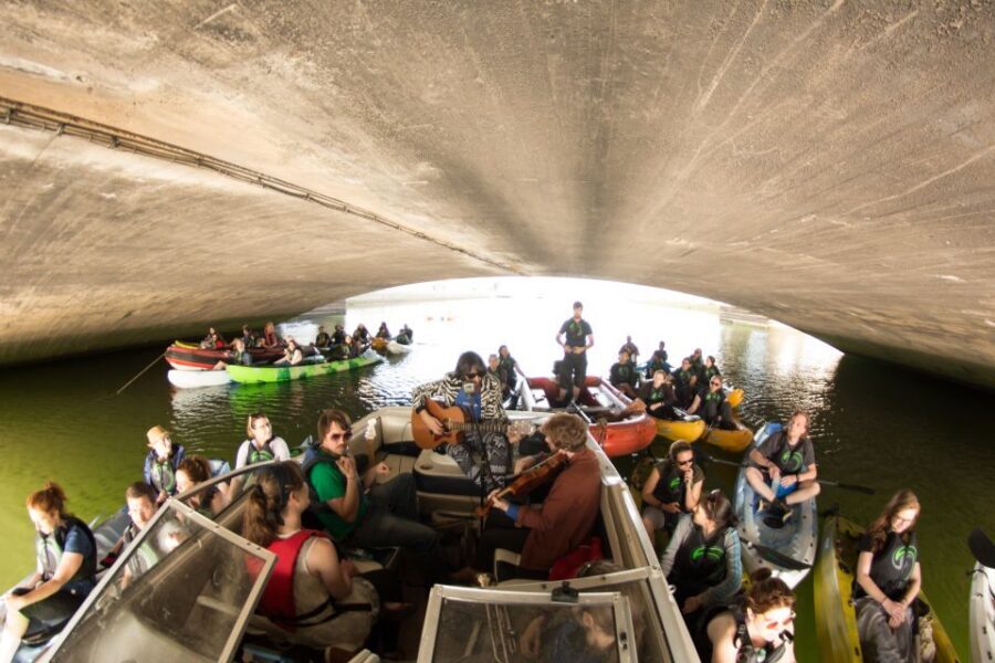 Dublin: Music Under the Bridges Kayaking Tour - Pace and comfort: making the most of about two hours on the water