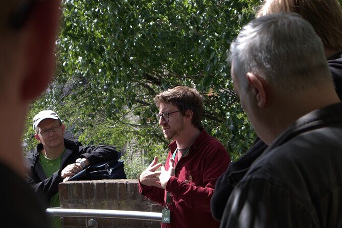 Dublin Mythology and Folklore Tour with Irish Stories and Legends - Grattan Bridge and the seahorse lamps