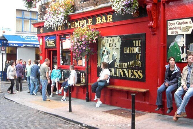 Dublin Off-The-Beaten-Path Private Literary Walking Tour - Merrion Square: Start Where Oscar Wilde’s Story Takes Shape