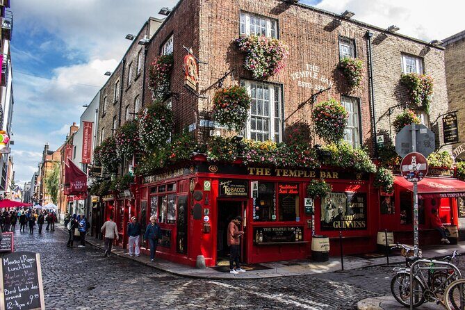 Dublin Off-The-Beaten-Path Private Literary Walking Tour - St Stephen’s Green: Yeats, Henry Moore, and a Park That Actually Feels Like Art