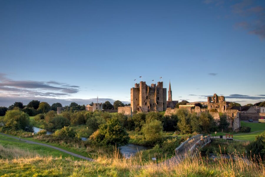 Dublin: Private Boyne Valley and Trim Castle Day Tour - Slane lunch in an Irish pub, then tea at Dunboyne Castle