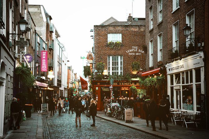 Dublin Private Custom Tour, Off-The-Beaten-Path in Temple Bar with a Local - Ha’penny Bridge: the fast win at the start
