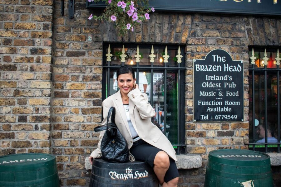 Dublin: Private Photo Experience - Trinity College Dublin: classic architecture with easy photo direction