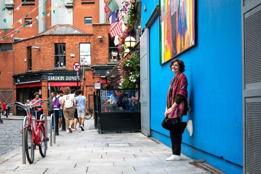 Dublin: Private Photo Experience - Starting at Molly Malone: a fun opening you can build on
