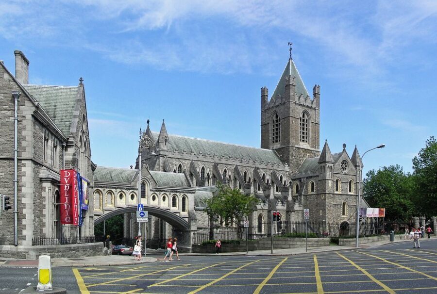 Dublin: Private Tour of City Monuments in Spanish - Your Flexible Walking Rhythm (Including Rain and Real Breaks)