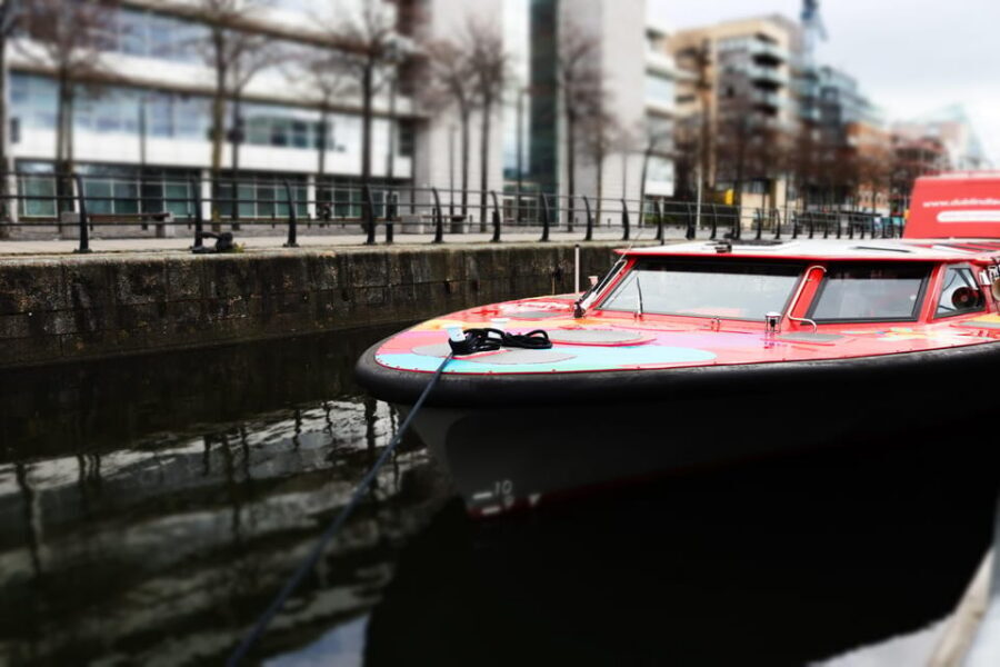 Dublin: River Liffey Sightseeing Cruise - Cromwell, canals, and William Bligh: small history facts with big context