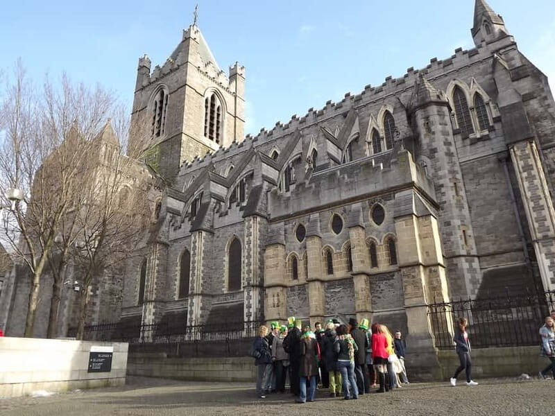 Dublin: Sightseeing Walking Tour in German - The walk’s backbone: Dublin Castle to Christ Church Cathedral