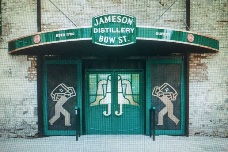 Dublin: Skip-the-Line Guinness and Jameson Whiskey Tour - The easy pitch: two icons in one guided 4-hour loop